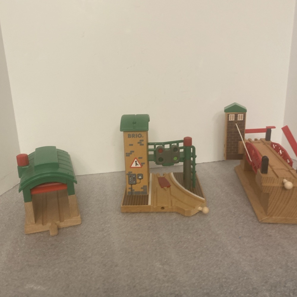 BRIO 33674 Signal Station 33757 Lifting Bridge &33574 Train Garage All Work